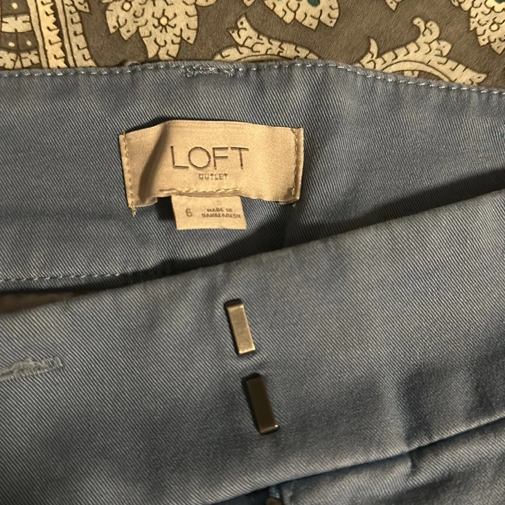 Loft Bermuda roll short size 6. Light blue. 11.5 inch inseam - Picture 2 of 3